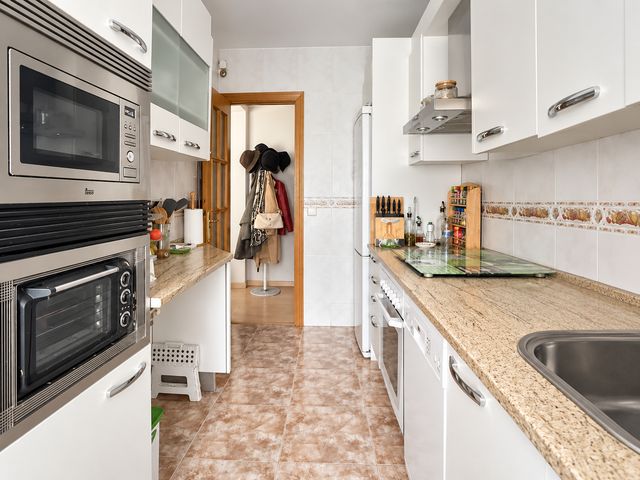 Cocina equipada · Piso en San Pascual, foto 13 de 24