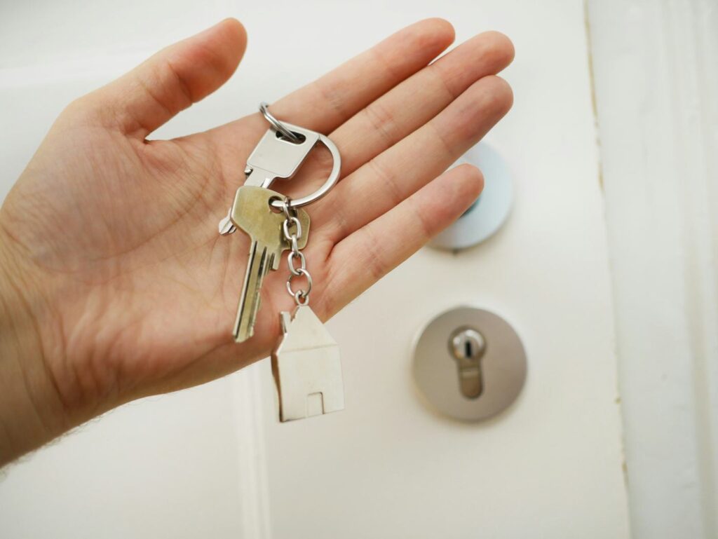 Entrega de las llaves de una vivienda