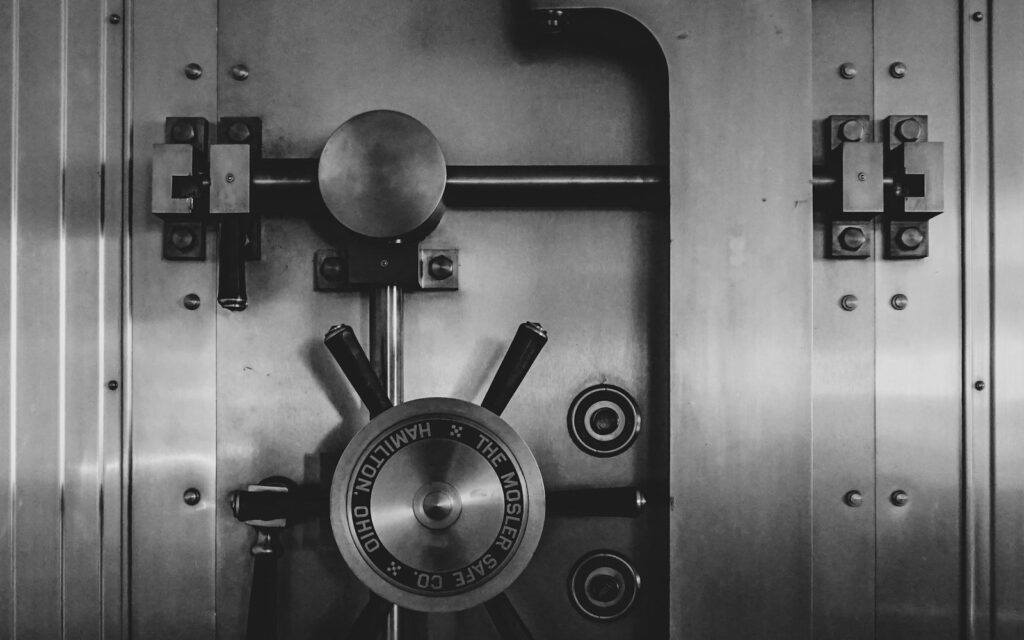 Puerta de cámara acorazada de un banco