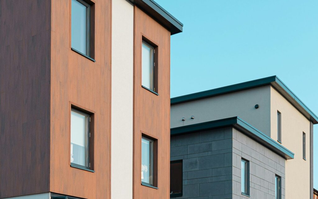 Fachadas de un edificio residencial de obra nueva
