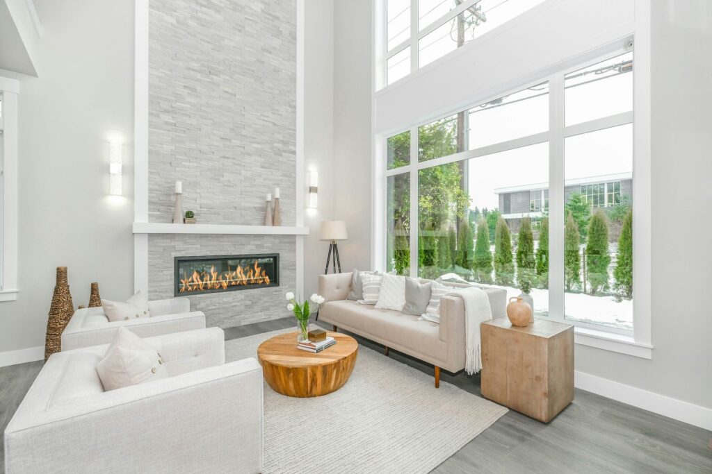 Salón luminoso de una vivienda · Asirahome